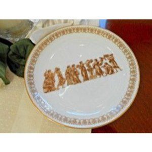1 SEY5 SEYEI Fine China Ancient Greek Figures Gold Trim Vintage 8" Salad Plate